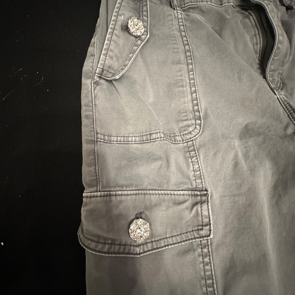 WHBM Cargo Pants w/Rhinestone‎ detail-Size 8 - Picture 4 of 9